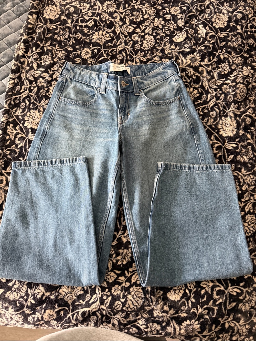 Hollister Low Rise Tapered Baggy Women’s Jeans - 25 Regular